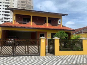 Lindo Sobrado Amarelo -próximo a praia